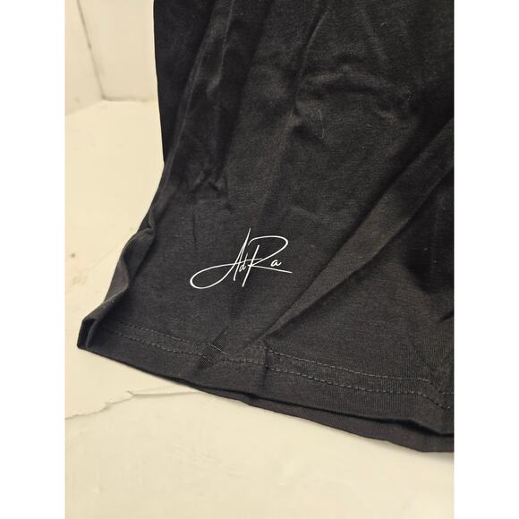 Artist-Signed Black Cotton T-Shirt Medium – Red & Gray Sculpture Print NWOT - Picture 3 of 5